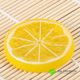 Лимон долька искусственный d-5 см пластик