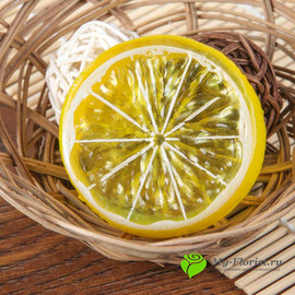 Лимон долька искусственный d-5 см пластик - Фото1. Купить в розницу