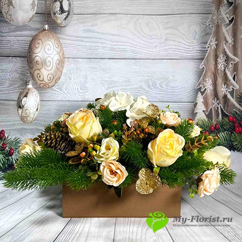 Новогодняя композиция кремовая в ящике H-37см купить в интернет-магазине My-Florist.ru